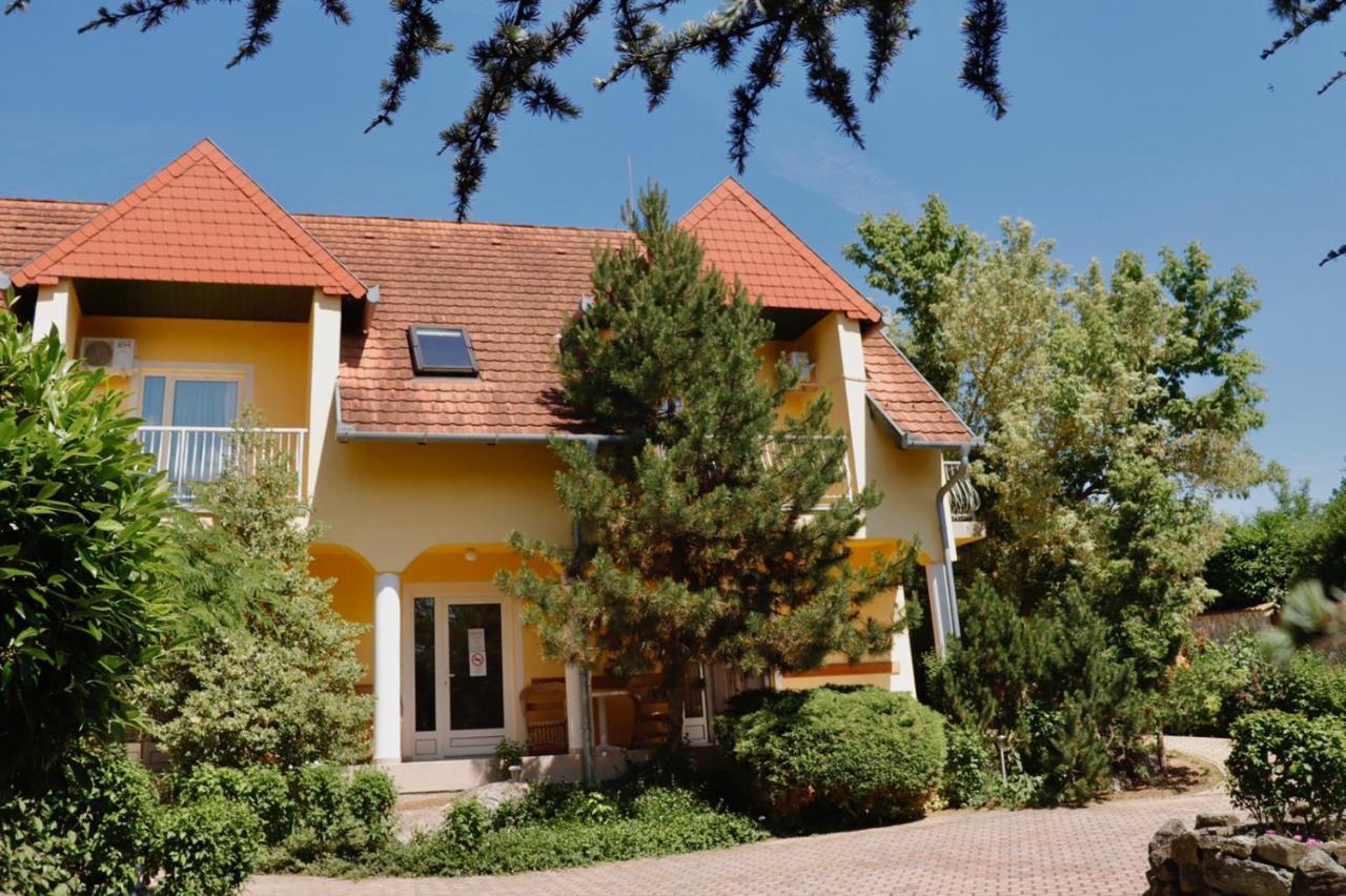 Hotel Wagner Panzió Cserszegtomaj Exterior foto