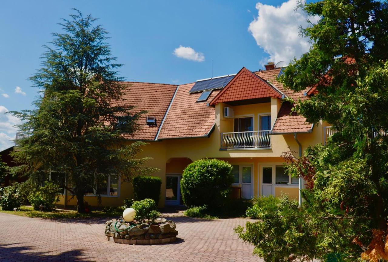 Hotel Wagner Panzió Cserszegtomaj Exterior foto