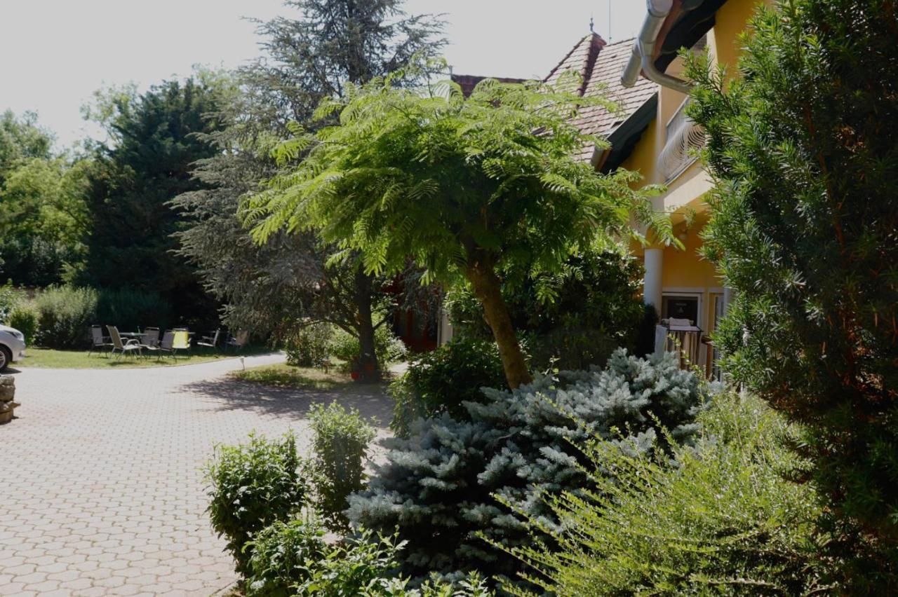 Hotel Wagner Panzió Cserszegtomaj Exterior foto